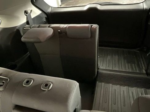 Used 2023 Toyota Highlander LE FWD image 17