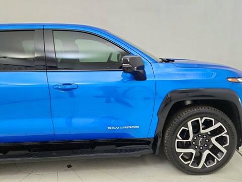 Used 2025 Chevrolet Silverado EV RST image 8