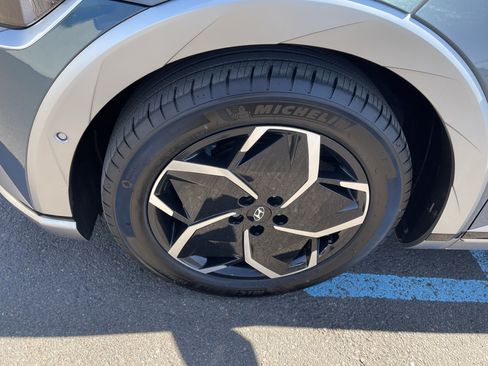 Certified 2024 Hyundai Ioniq 5 Limited RWD image 9