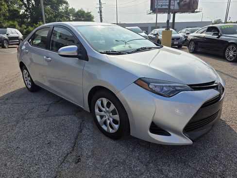 Used 2017 Toyota Corolla LE FWD image 3