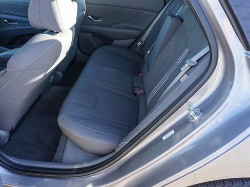 Used 2024 Hyundai Elantra SEL w/ Convenience Package image 13