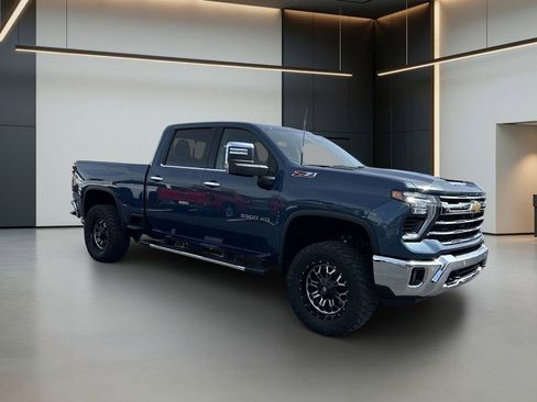 Used 2025 Chevrolet Silverado 3500 LTZ w/ LTZ Plus Package AWD/4WD image 7