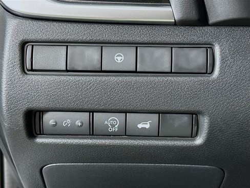Used 2026 Nissan Rogue SV FWD image 17