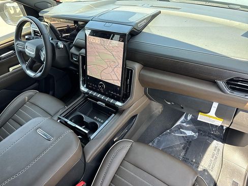 New 2026 GMC Yukon Denali Ultimate AWD/4WD image 31