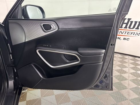 Used 2024 Kia Soul LX w/ Option Group 015 image 25