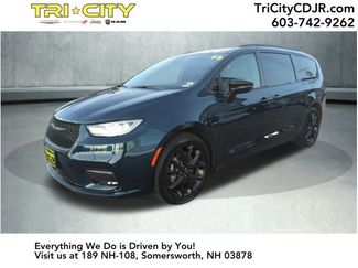 Used 2025 Chrysler Pacifica Limited 360° Tour