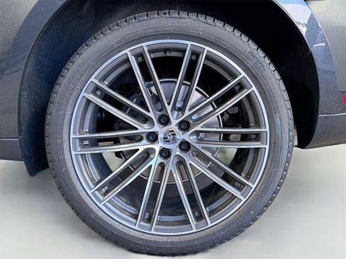 Used 2025 Porsche Macan image 14