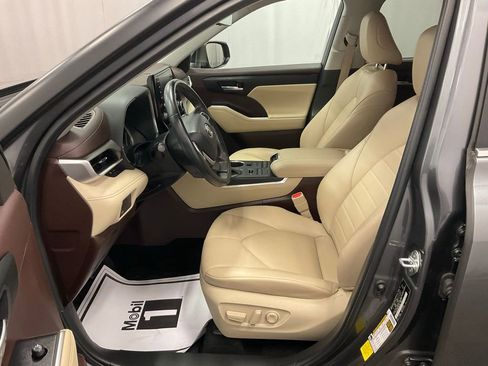 Used 2022 Toyota Highlander XLE image 4