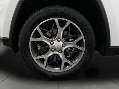 Used 2022 Jeep Grand Cherokee Limited w/ Trailer Tow Group IV image 14