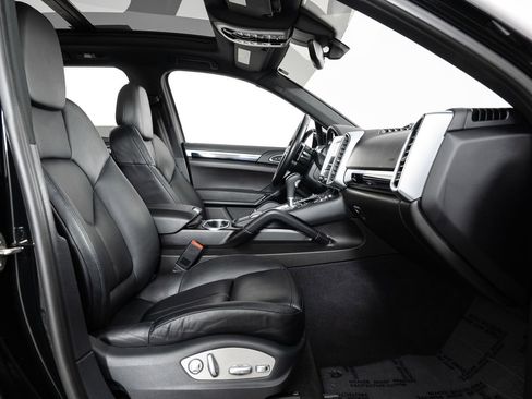 Used 2017 Porsche Cayenne S image 28