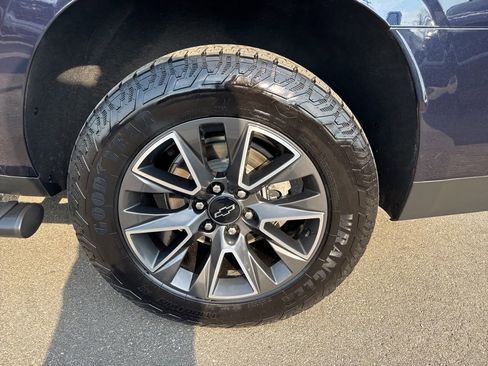 Used 2023 Chevrolet Suburban Z71 w/ Luxury Package AWD/4WD image 37