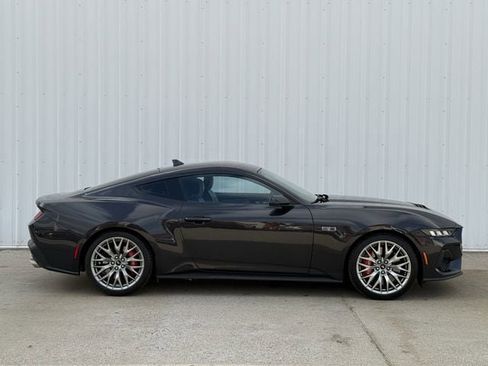 Used 2024 Ford Mustang GT Premium image 3