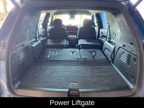 Used 2025 Chevrolet Traverse LT image 20