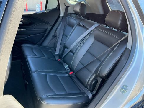 Used 2022 GMC Terrain SLT image 20