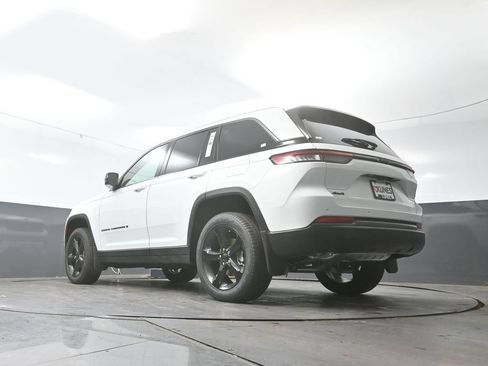 New 2026 Jeep Grand Cherokee Limited w/ Limited Altitude Package AWD/4WD image 42