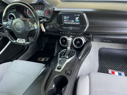 Used 2017 Chevrolet Camaro LT RWD image 3