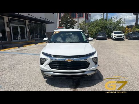 Used 2026 Chevrolet TrailBlazer LT AWD/4WD image 2