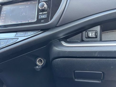 Used 2016 Toyota Prius C Persona Series FWD image 32