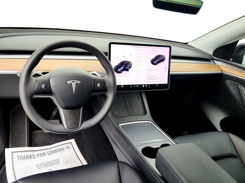 Used 2025 Tesla Model Y Long Range AWD/4WD image 12