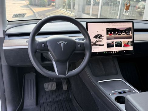 Used 2024 Tesla Model Y Long Range AWD/4WD image 15