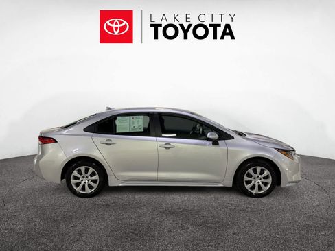 Used 2025 Toyota Corolla LE image 9
