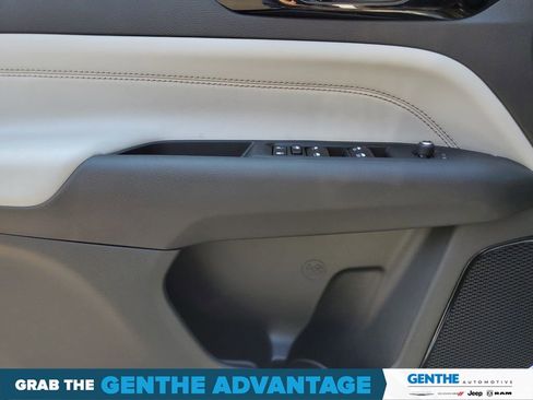 Used 2025 Jeep Compass Limited w/ Sun & Sound Group image 12