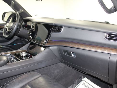 Used 2023 Jeep Grand Wagoneer L Series II image 30