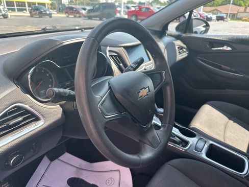Used 2019 Chevrolet Cruze LS FWD image 16