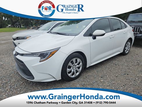Used 2024 Toyota Corolla LE FWD image 1