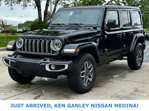 Used 2025 Jeep Wrangler Unlimited Sahara AWD/4WD image 7