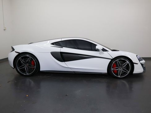 Used 2018 McLaren 570S RWD image 2