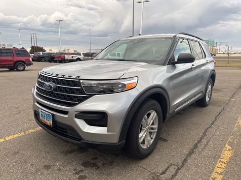Used 2020 Ford Explorer XLT image 3