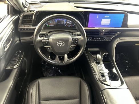 Used 2025 Toyota Crown Signia image 21