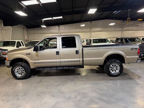 Used 2000 Ford F350 Lariat image 3