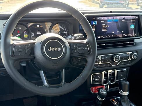 Used 2024 Jeep Wrangler Unlimited AWD/4WD image 28