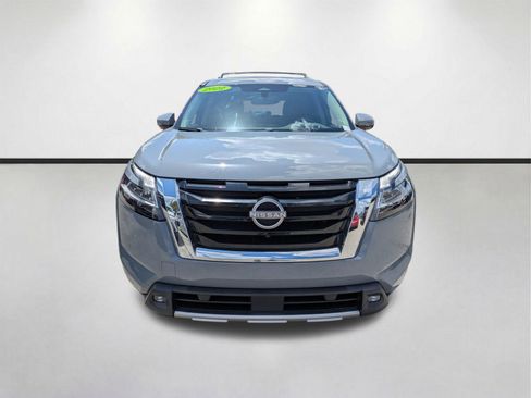 Used 2022 Nissan Pathfinder Platinum w/ Cargo Package AWD/4WD image 3