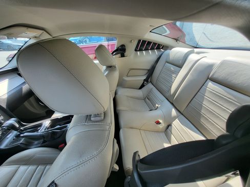 Used 2010 Ford Mustang Coupe RWD image 9