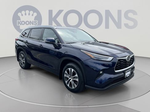 Used 2023 Toyota Highlander XLE AWD/4WD image 10