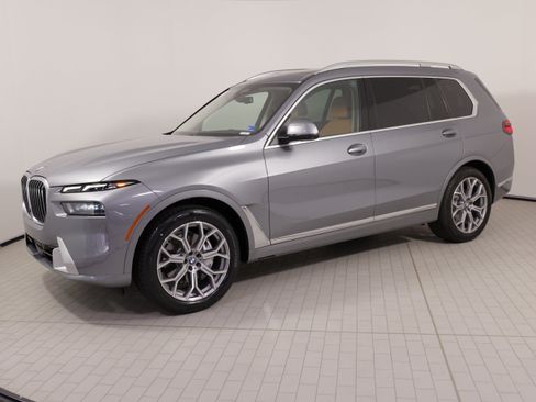 Used 2025 BMW X7 xDrive40i w/ Premium Package AWD/4WD image 1