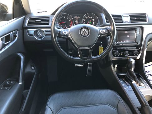 Used 2017 Volkswagen Passat 1.8T R-Line image 9