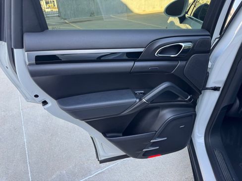 Used 2015 Porsche Cayenne S image 24