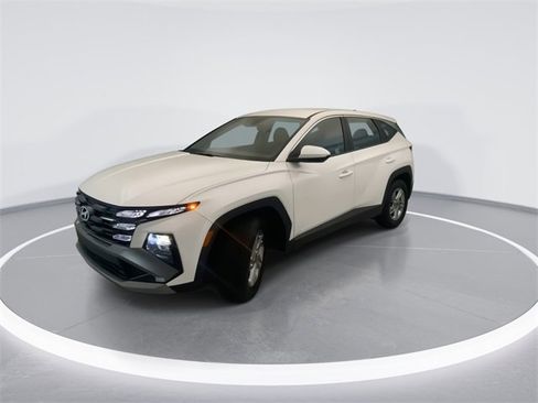 Used 2025 Hyundai Tucson SE image 8