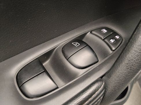 Used 2016 Nissan Rogue SV AWD/4WD image 32