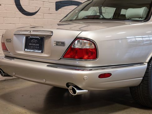 Used 2001 Jaguar XJ Supercharged RWD image 22