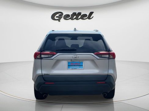 Used 2021 Toyota RAV4 LE FWD image 5