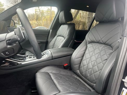 Used 2025 BMW X7 xDrive40i w/ M Sport Package image 11