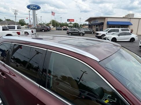 Used 2017 Toyota Highlander Limited AWD/4WD image 8