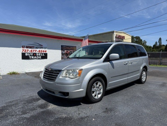 Used 2010 Chrysler Town & Country Touring FWD image 1