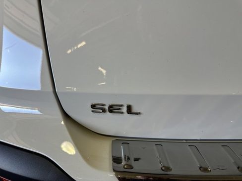 Used 2023 Volkswagen Taos SEL image 34