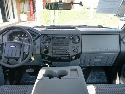 Used 2015 Ford F250 XL w/ Camper Package image 23